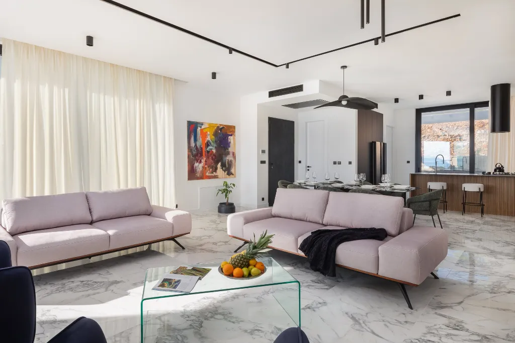 Modern 4-Bedroom Villa with Pool in Rijeka