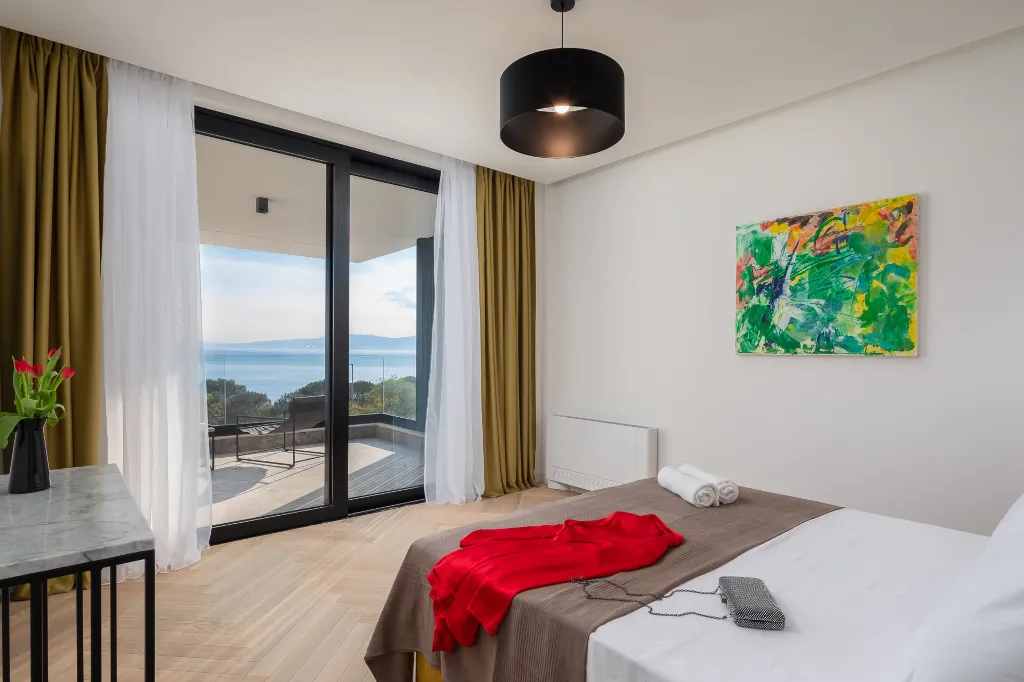 Modern 4-Bedroom Villa with Pool in Rijeka