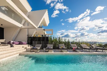 Modern 4-Bedroom Villa with Pool in Rijeka