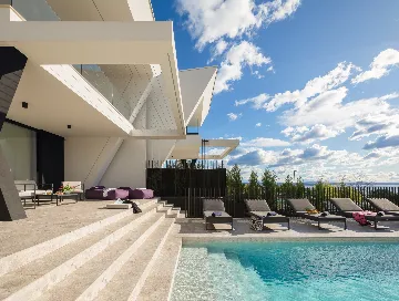 Modern 4-Bedroom Villa with Pool in Rijeka