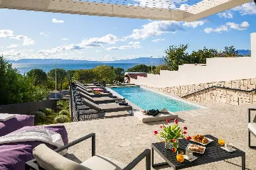 Modern 4-Bedroom Villa with Pool in Rijeka
