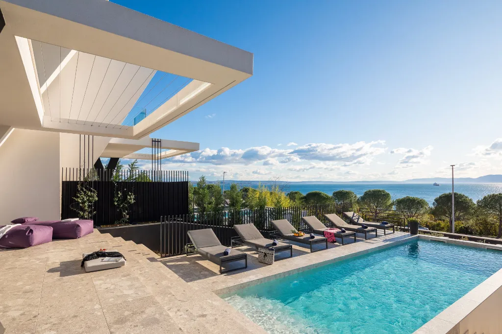 Modern 4-Bedroom Villa with Pool in Rijeka