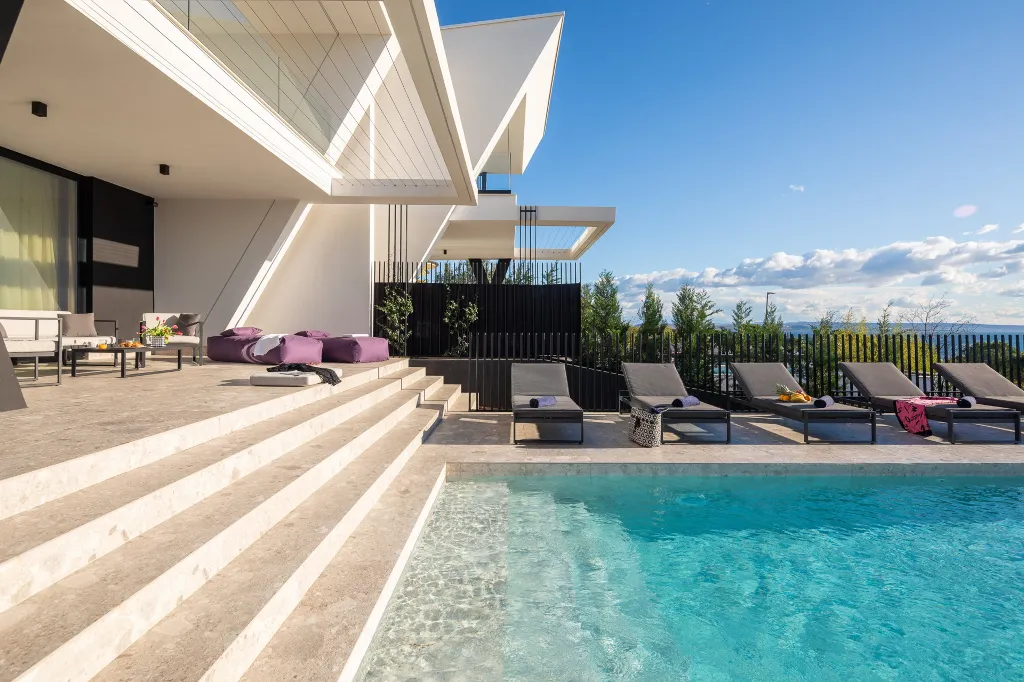 Modern 4-Bedroom Villa with Pool in Rijeka