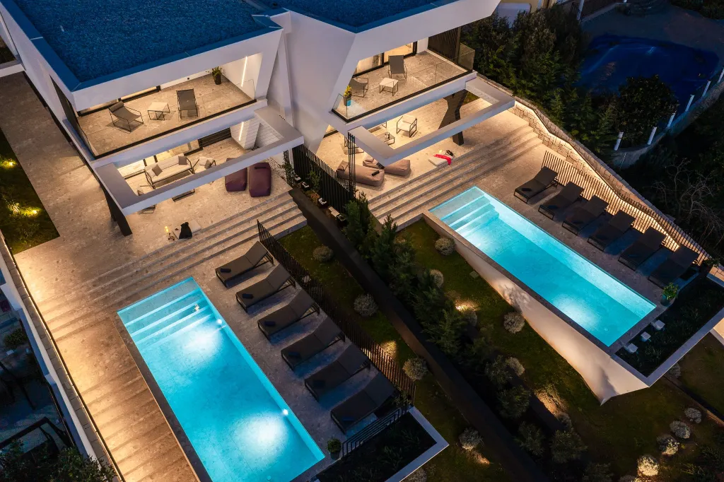 Modern 4-Bedroom Villa with Pool in Rijeka