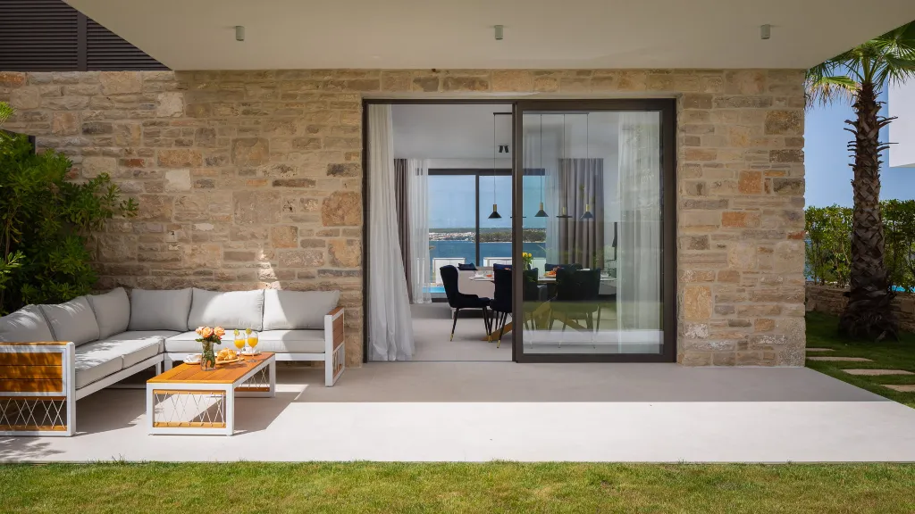 Beachfront Villa with Pool in Tkon