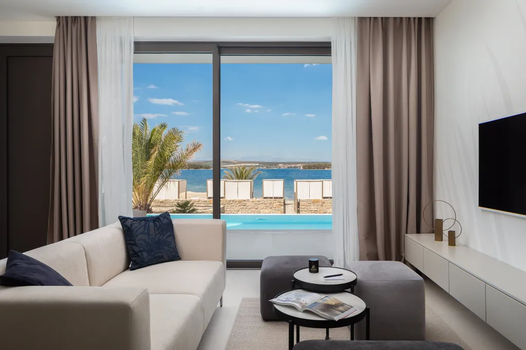 Spacious Villa Retreat with Pool near Beach, Tkon