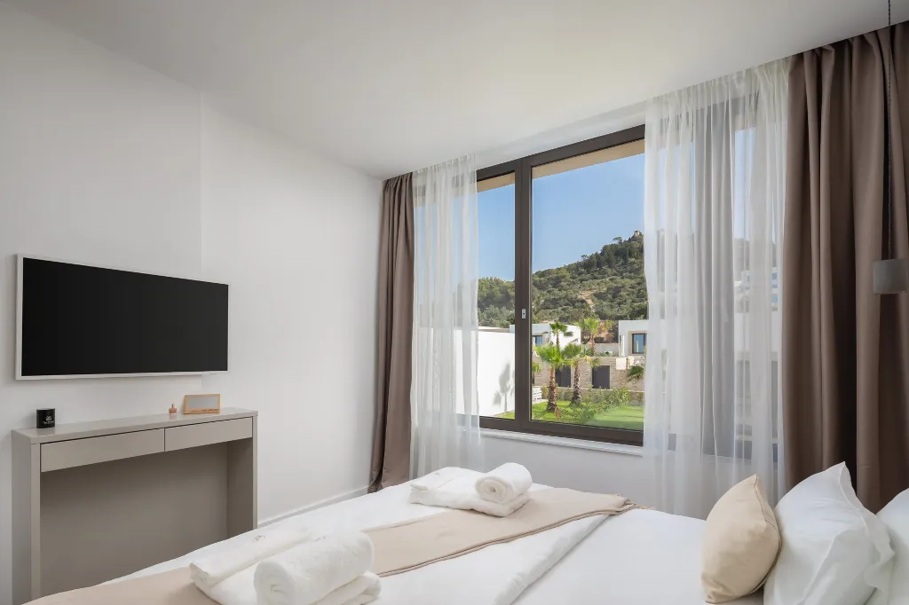 Spacious Beachfront Villa Retreat in Tkon