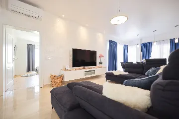Spacious Family Villa with Heated Pool in Sukošan