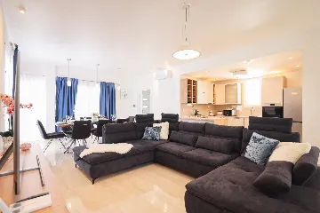 Spacious Family Villa with Heated Pool in Sukošan