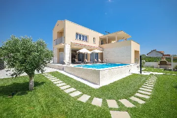 Spacious Family Villa with Heated Pool in Sukošan