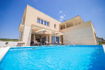 Spacious Family Villa with Heated Pool in Sukošan