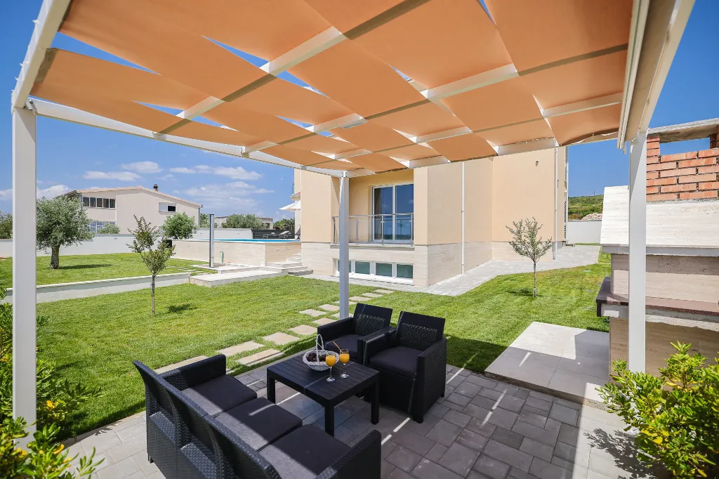 Spacious Family Villa with Heated Pool in Sukošan
