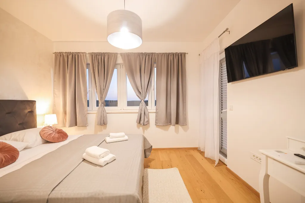 Spacious Family Villa with Heated Pool in Sukošan