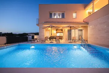 Spacious Family Villa with Heated Pool in Sukošan