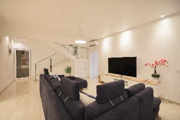 Spacious Family Villa with Heated Pool in Sukošan