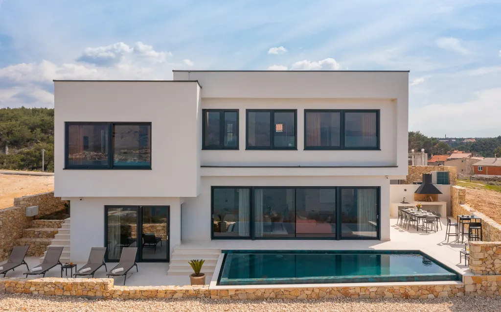 Contemporary Family Villa with Pool, Novigrad