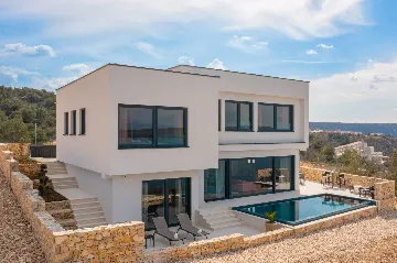 Contemporary Family Villa with Pool, Novigrad