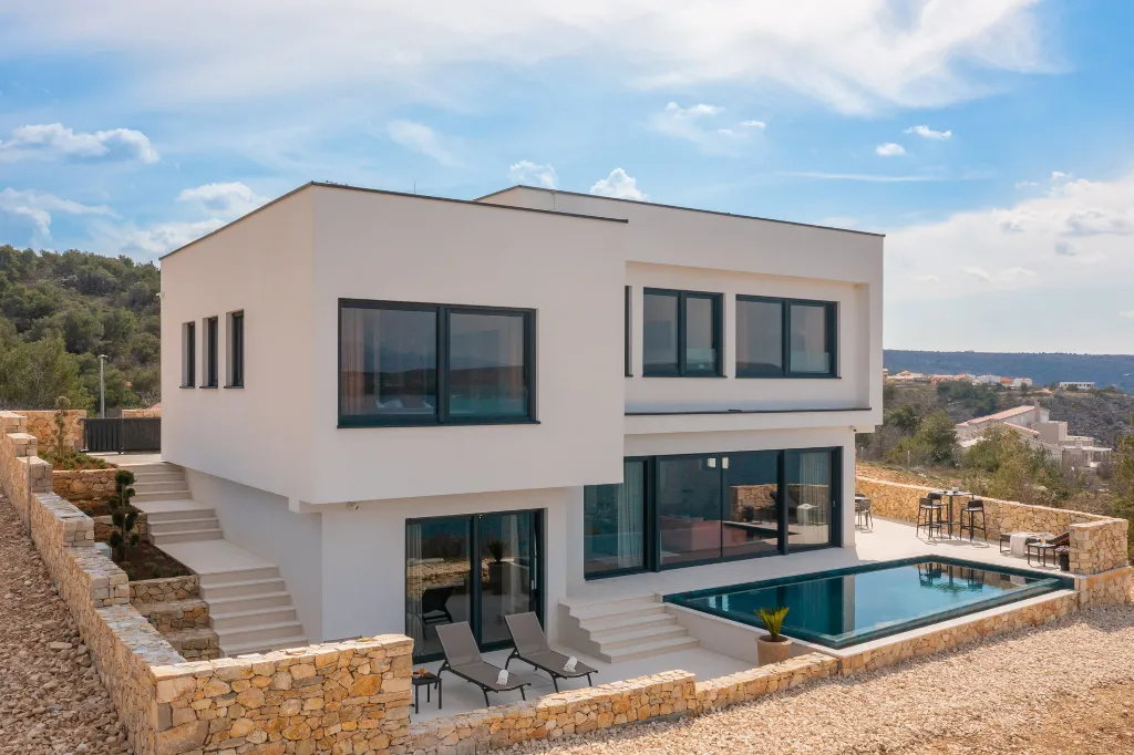 Contemporary Family Villa with Pool, Novigrad