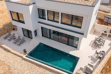 Contemporary Family Villa with Pool, Novigrad
