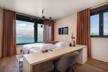 Contemporary Family Villa with Pool, Novigrad