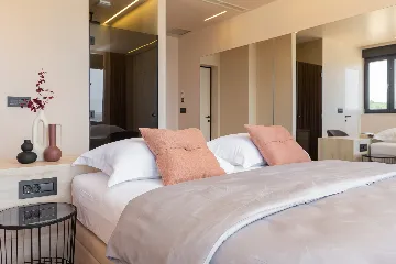 Contemporary Family Villa with Pool, Novigrad