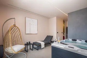 Contemporary Family Villa with Pool, Novigrad