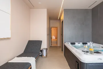 Contemporary Family Villa with Pool, Novigrad