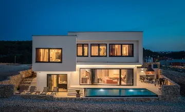 Contemporary Family Villa with Pool, Novigrad