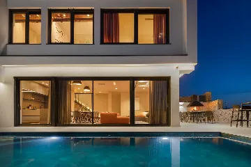 Contemporary Family Villa with Pool, Novigrad