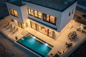 Contemporary Family Villa with Pool, Novigrad