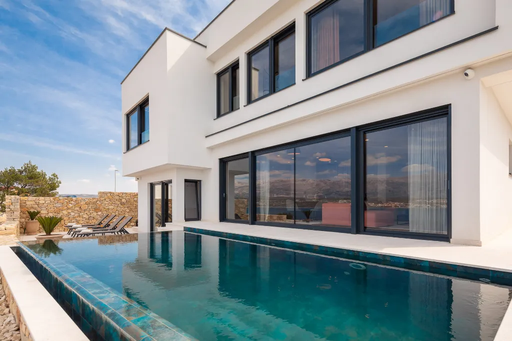 Contemporary Family Villa with Pool, Novigrad