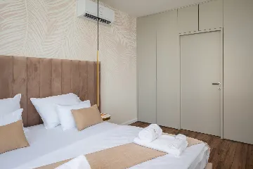 Beachfront Villa with Pool in Tkon