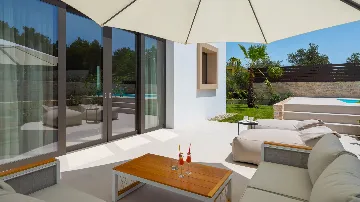 Beachfront Villa with Pool in Tkon