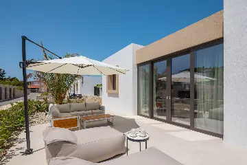 Beachfront Villa with Pool in Tkon