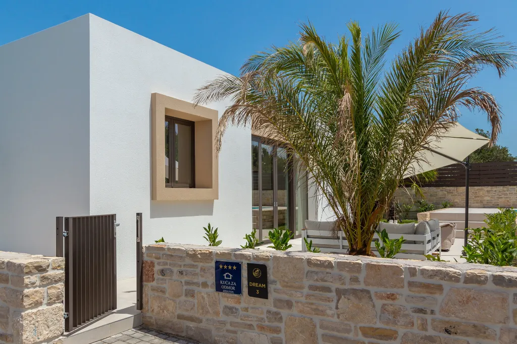 Beachfront Villa with Pool in Tkon