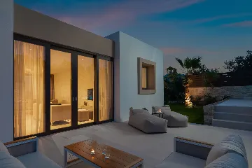 Beachfront Villa with Pool in Tkon