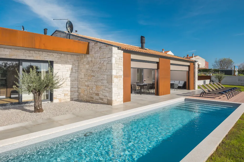 Modern Villa with Pool in Bale