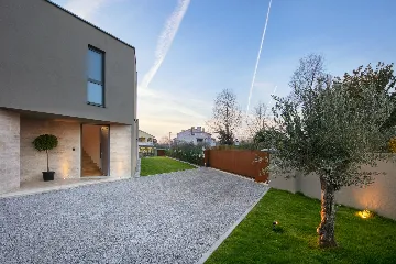 Contemporary Villa Retreat with Pool in Fažana