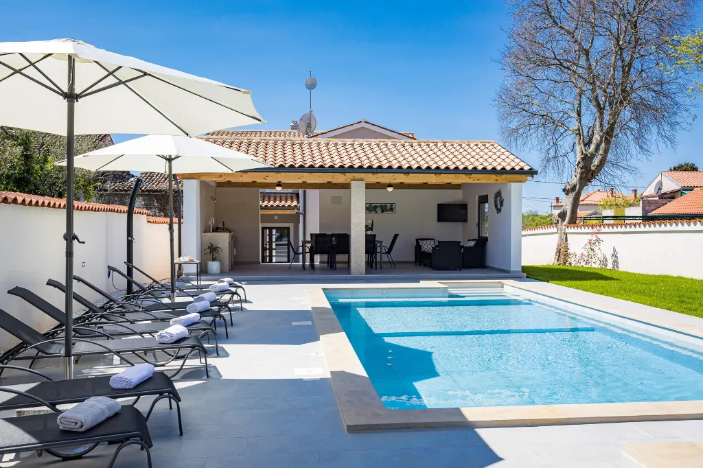 Family Villa with Heated Pool in Krnica