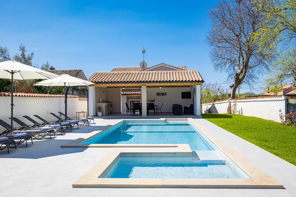 Family Villa with Heated Pool in Krnica