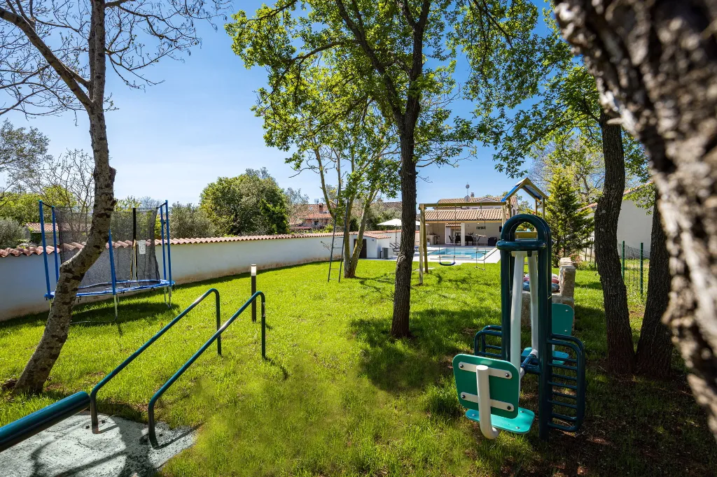 Family Villa with Heated Pool in Krnica