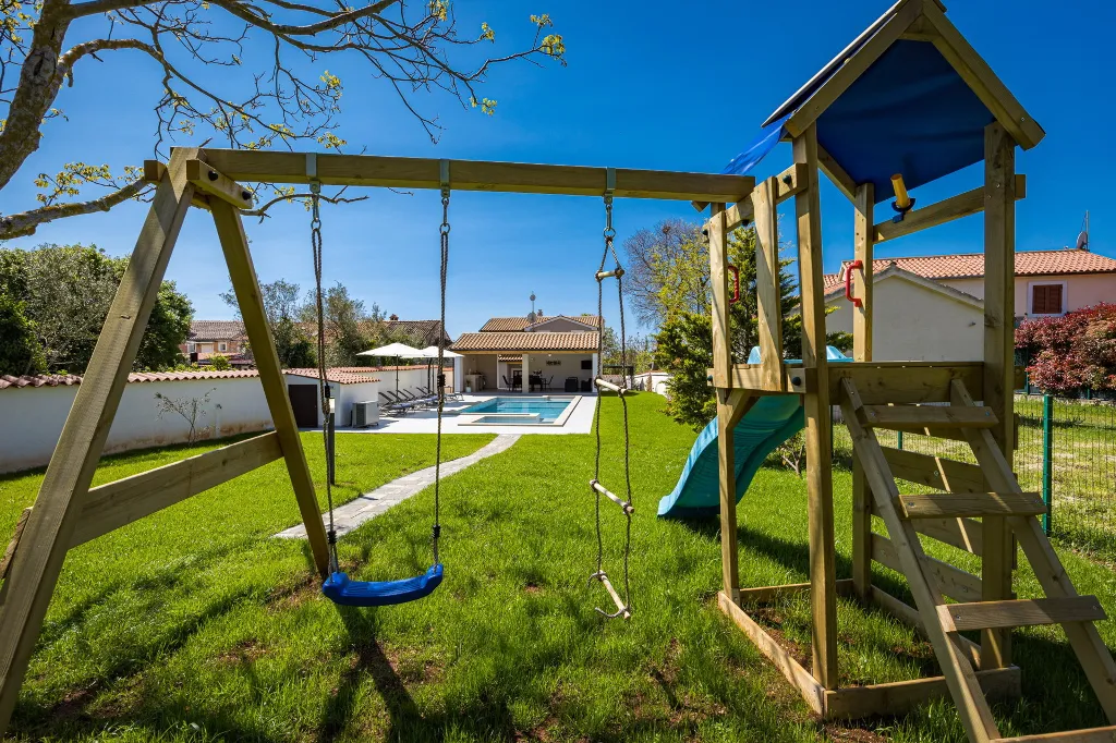 Family Villa with Heated Pool in Krnica