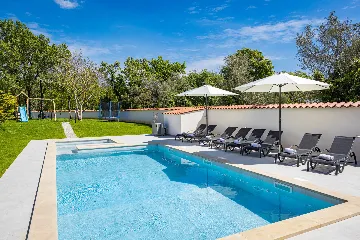 Family Villa with Heated Pool in Krnica