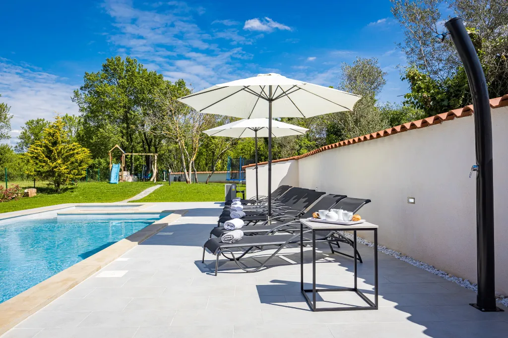 Family Villa with Heated Pool in Krnica