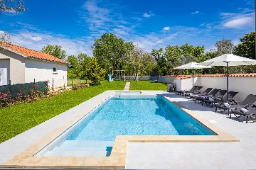 Family Villa with Heated Pool in Krnica