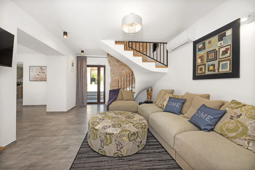 Family Villa with Heated Pool in Krnica