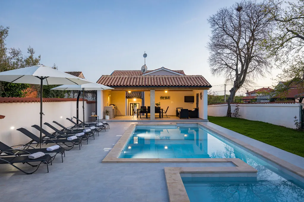 Family Villa with Heated Pool in Krnica