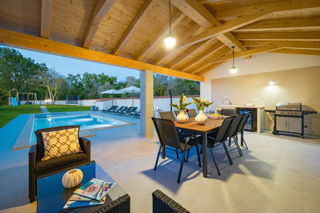 Family Villa with Heated Pool in Krnica