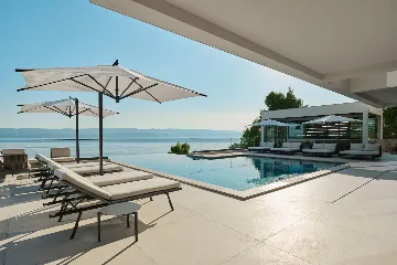 Spacious Villa Retreat with Pools in Mimice