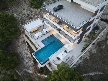 Spacious Villa Retreat with Pools in Mimice